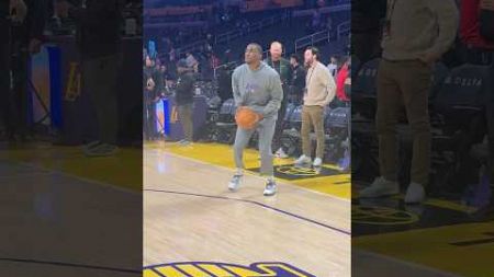 Dorian Finney-Smith and Shake Milton warmup ahead of their Lakers debut! 👀