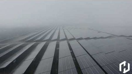 Zonnepanelen recht omhoog tot in de mist youtube 4K