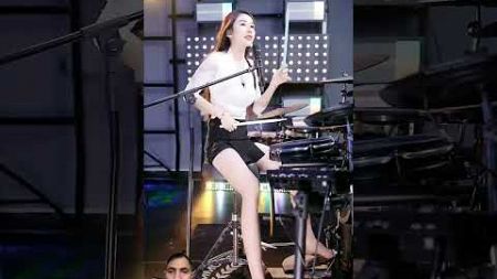 #美女音乐 #打鼓表演 #热情彭拜 #dance #边唱边打 #dj #drummer #kpop #drums #automobile