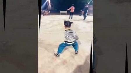 Wow so cute baby 🥰❤️👏#dance #baby #babydance #babydancemusic #happy #smile #shorts #shortvideos