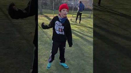 Feiern ein Tor wie #sigmaboy #children#soccerkid#fußball #dancing #shorts