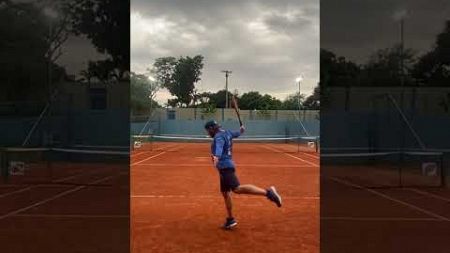 Minha cabeça durante um jogo amistoso #tennis #funny #shortvideo