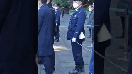 警察関係🚨👮の方が隣り合わせで警備中！【新年一般参賀】