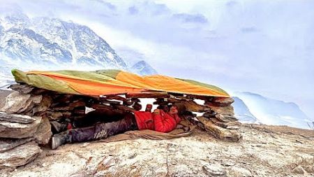 SURVIVAL WITHOUT TENT ⛺️ ON MOUNTAIN IN COLD 🥶 WEATHER